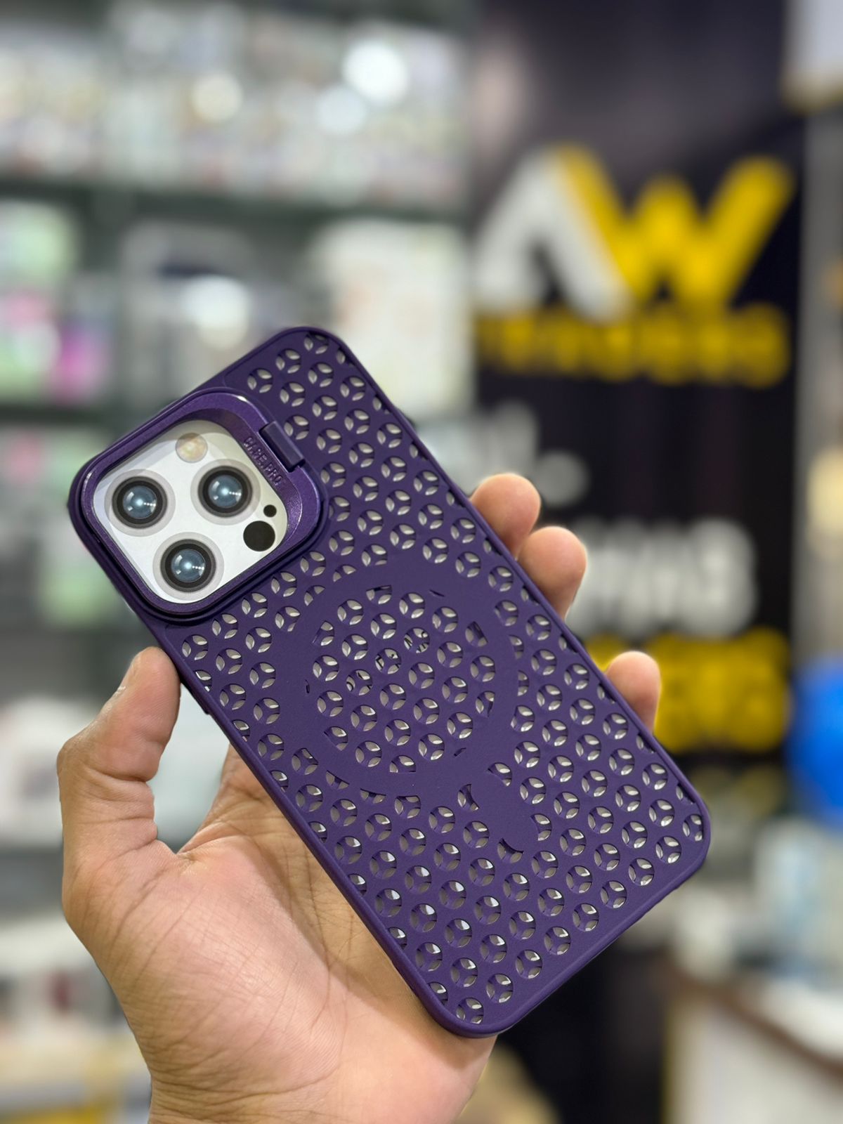 MAGNETIC MESH COOLING SHELL WITH CAMERA STAND