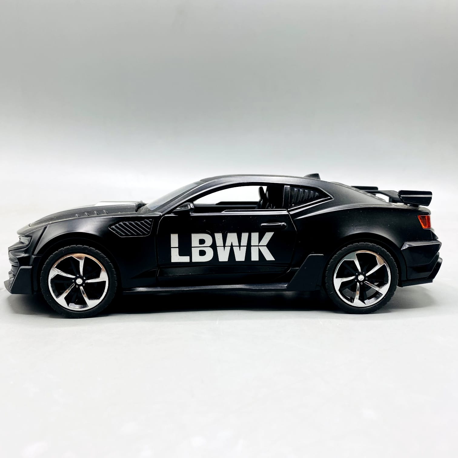 1:24 Diecast Chevrolet Camaro With Light Sound and Smoke