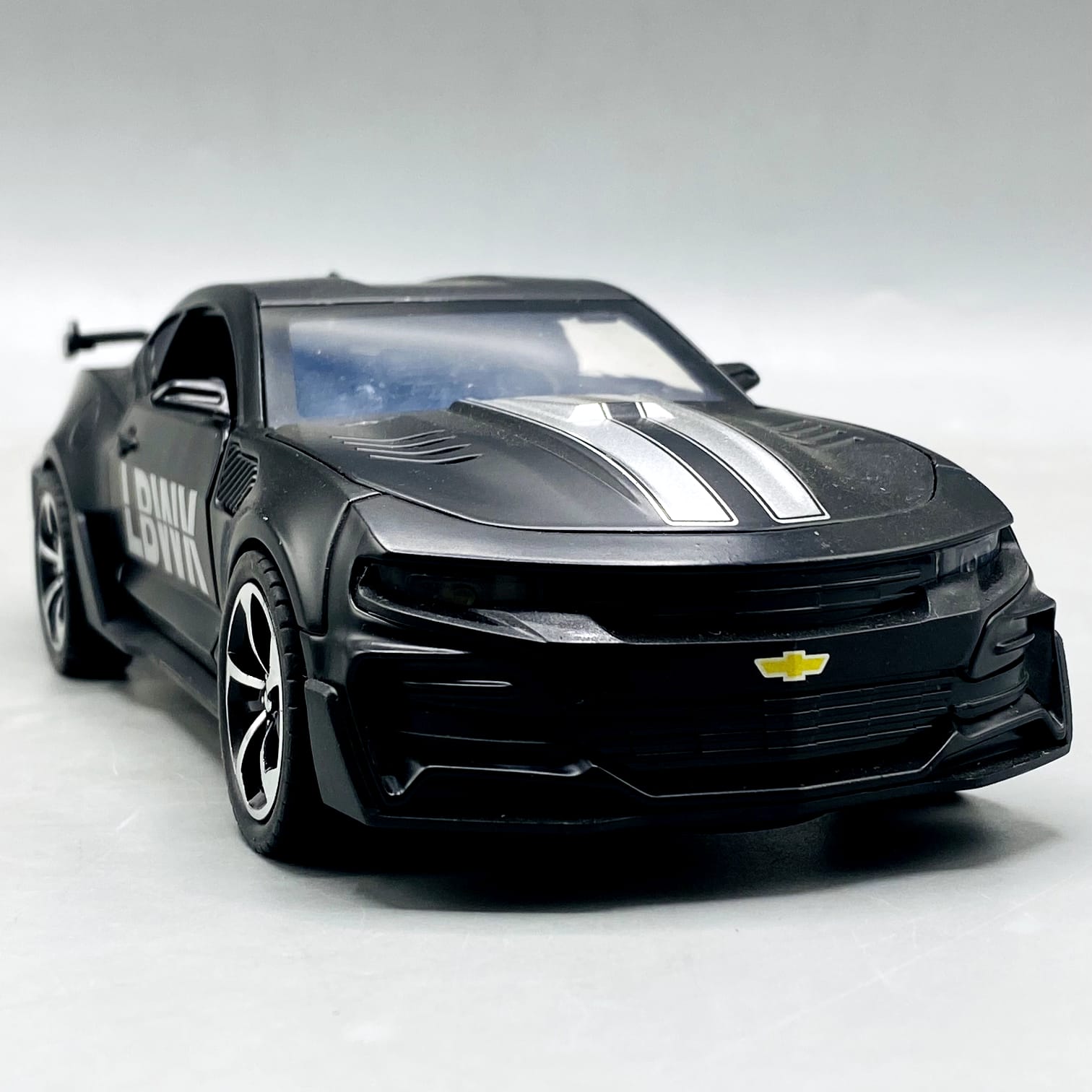 1:24 Diecast Chevrolet Camaro With Light Sound and Smoke